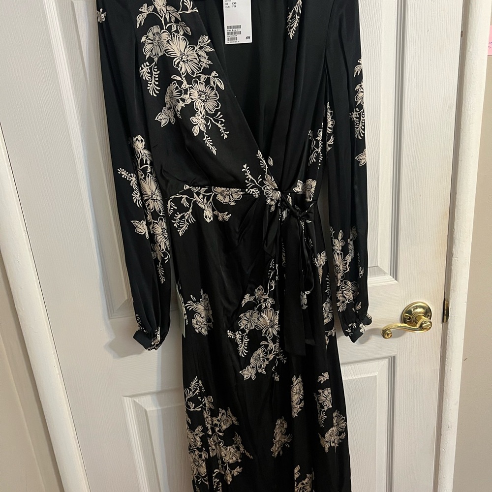 H&M Black and White Floral Long Sleeve Dress